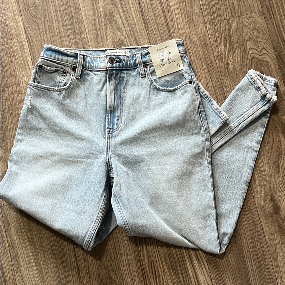 NWT Abercrombie & Fitch Women’s “the ‘90s Straight Ultra High Rise” Light Wash - Picture 12 of 12